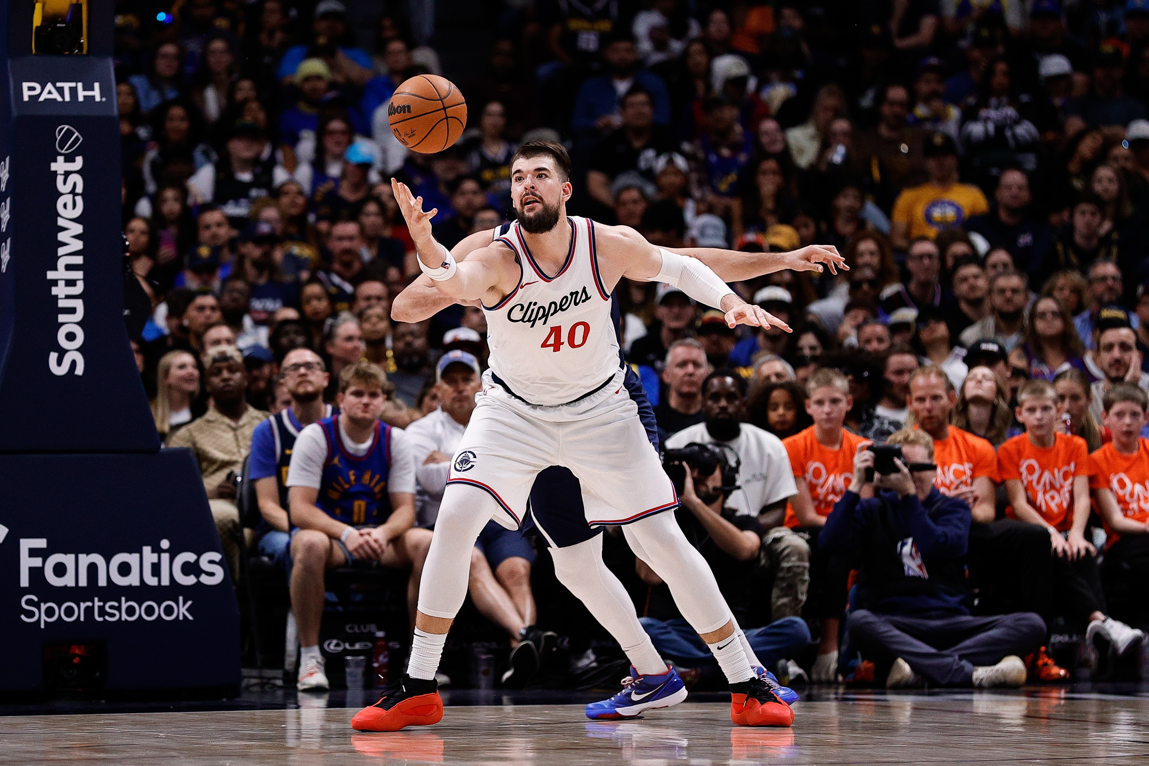 九游体育下载穆古鲁扎连续十场比赛得分超过突破纪录，快船挑战极限！的简单介绍